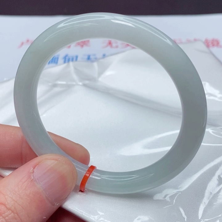 翡翠手镯未镶嵌53圈