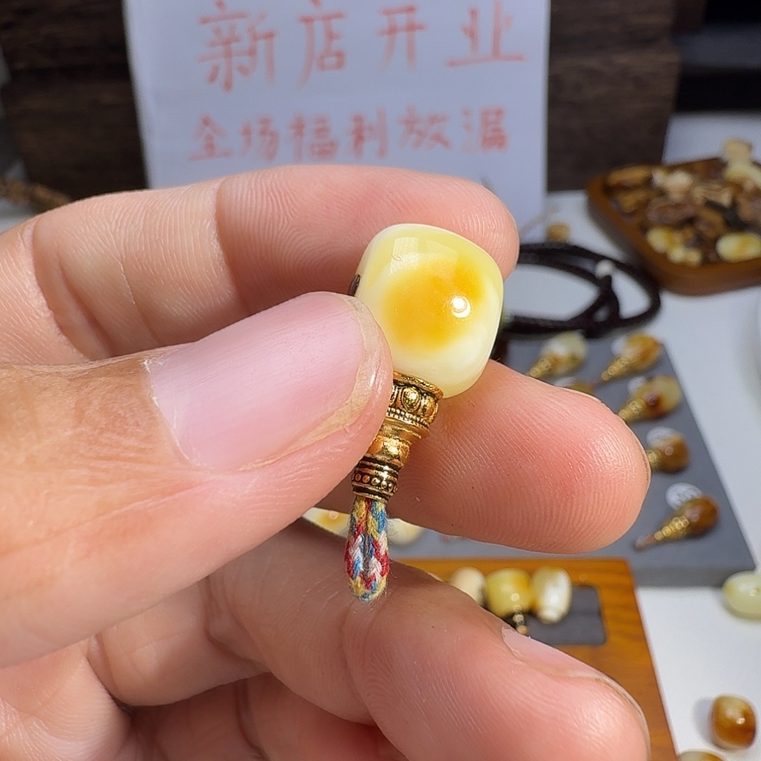 塔***酱琥珀未镶嵌珠宝奇石琥珀