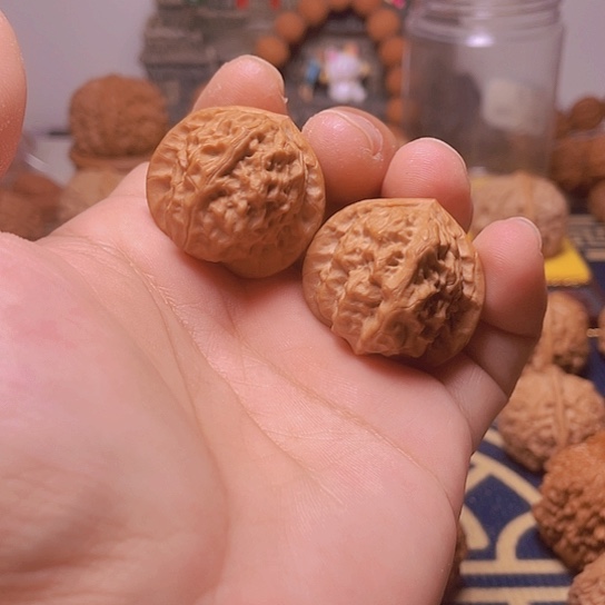 文玩核桃吊坠32手捻瓷娃娃