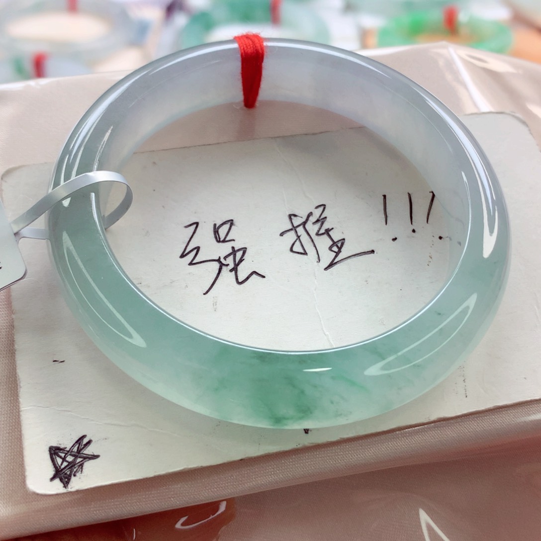 翡翠手镯未镶嵌师妹