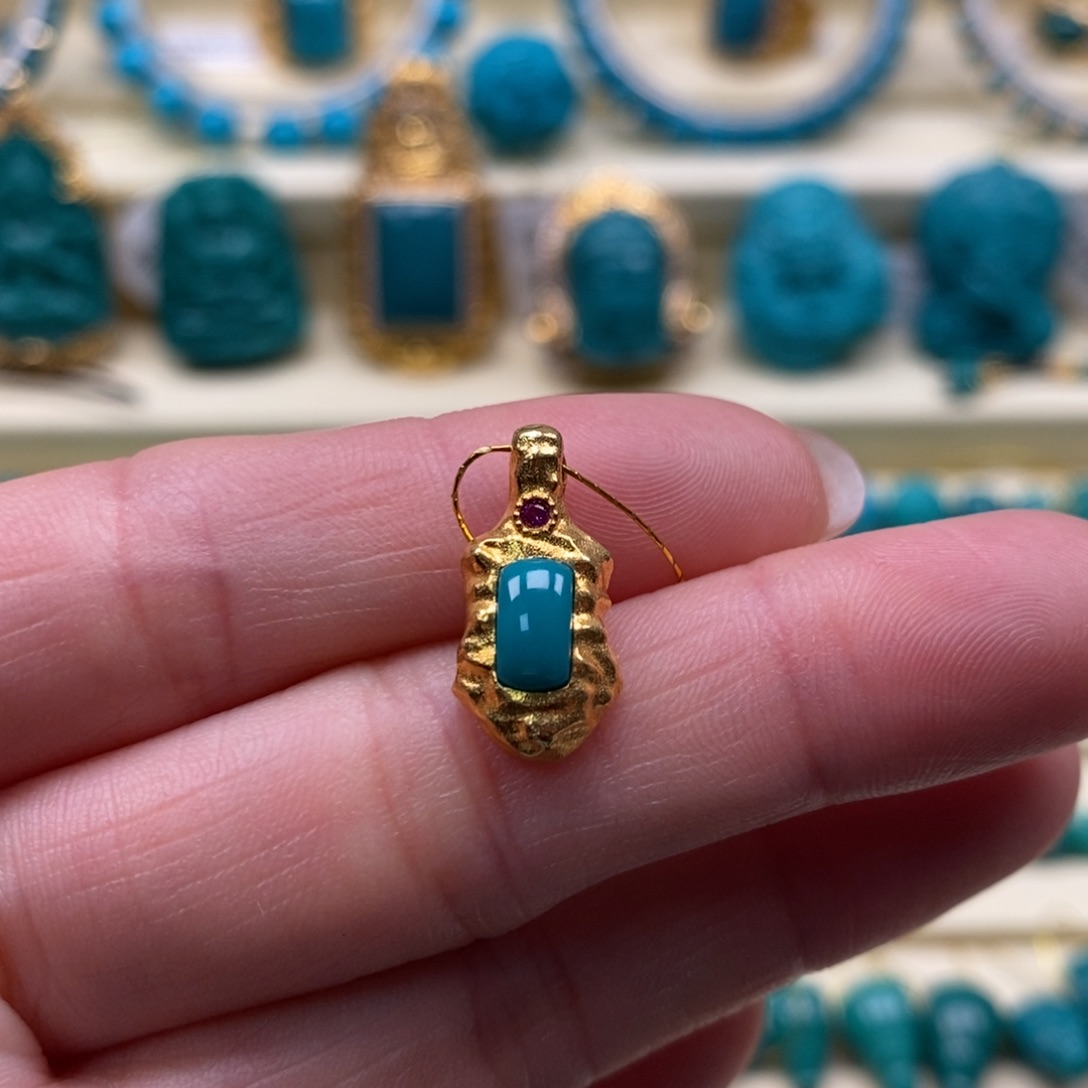 绿松石珠宝奇石18K金镶嵌直径8.8×18