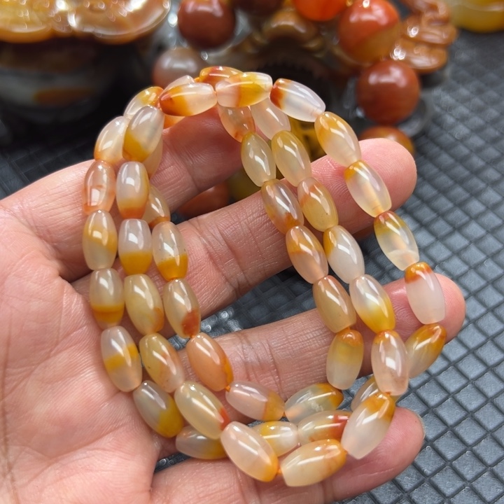 石英质玉（黄龙玉）颈饰合金