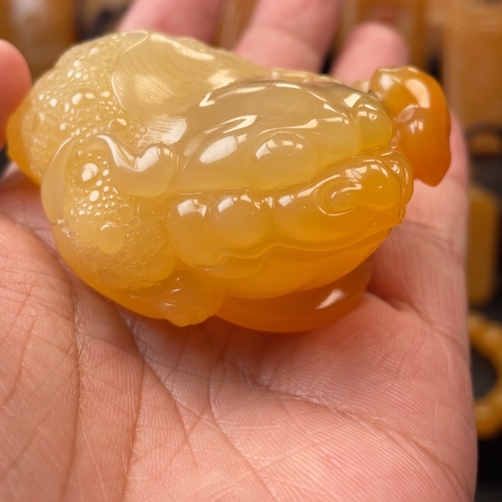 石英质玉（黄龙玉）合金颈饰