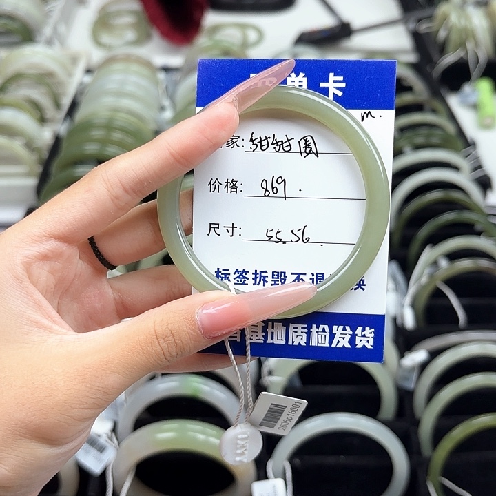 ල***࿐和田玉未镶嵌手镯