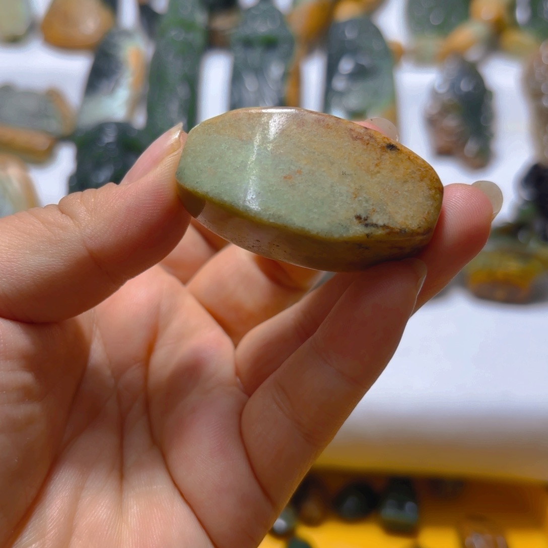 岫岩河磨玉（透闪石质玉）挂件未镶嵌