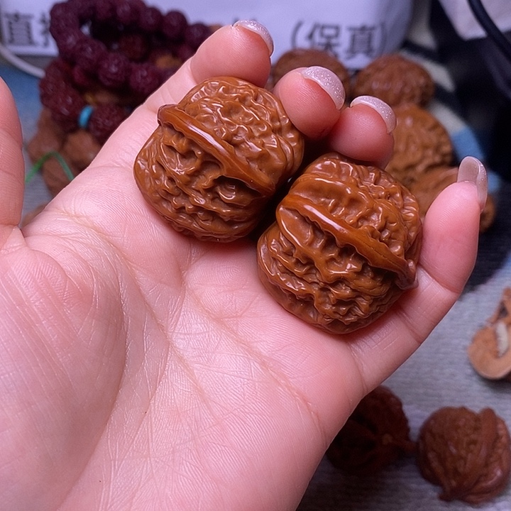 w***。文玩核桃吊坠       