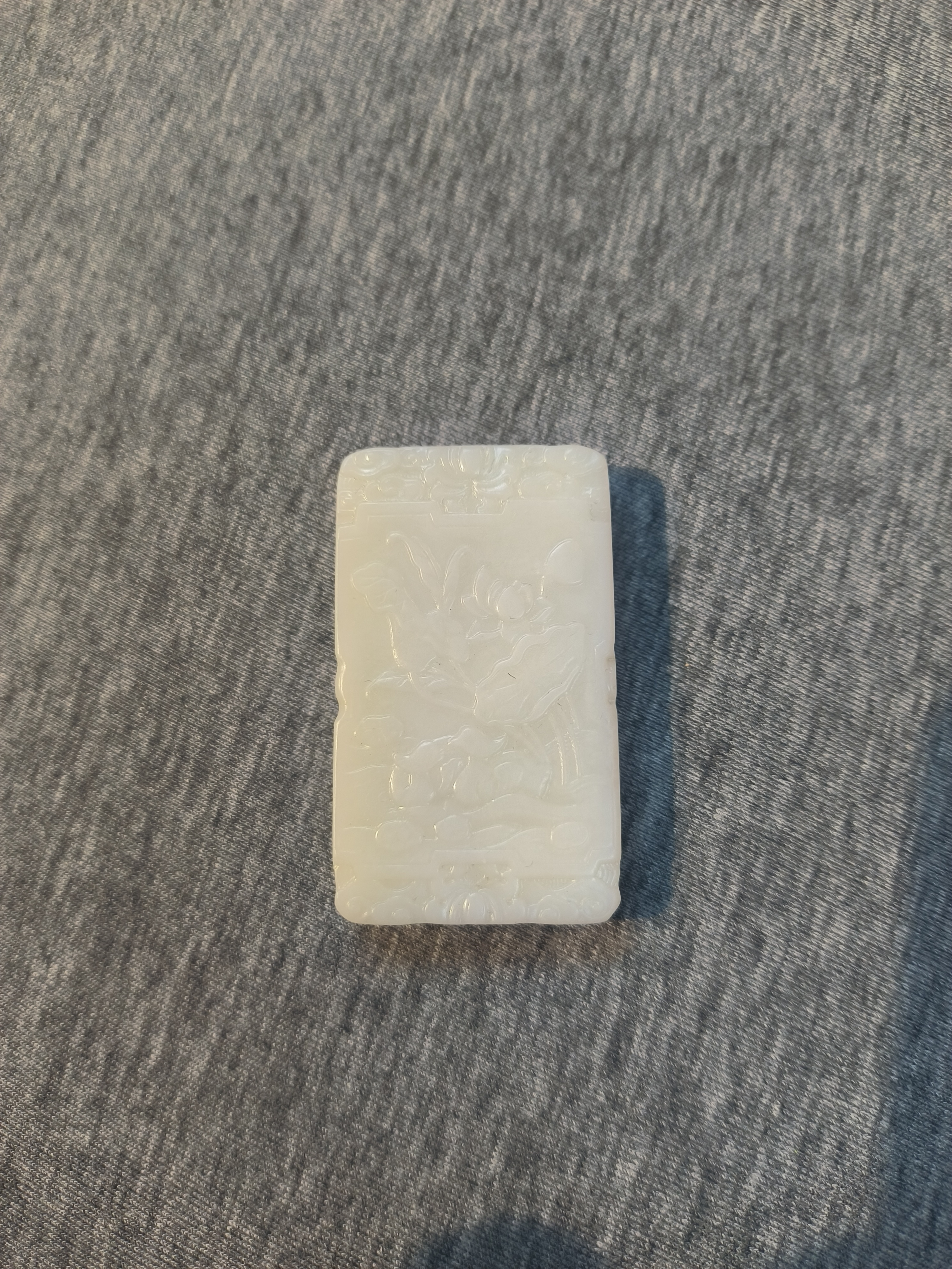 和田玉羊脂子冈牌荷花