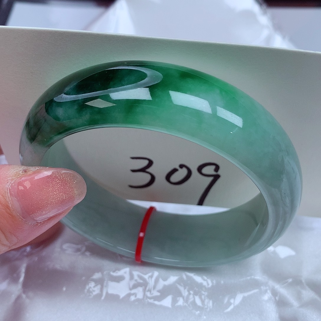 翡翠手镯未镶嵌翡翠