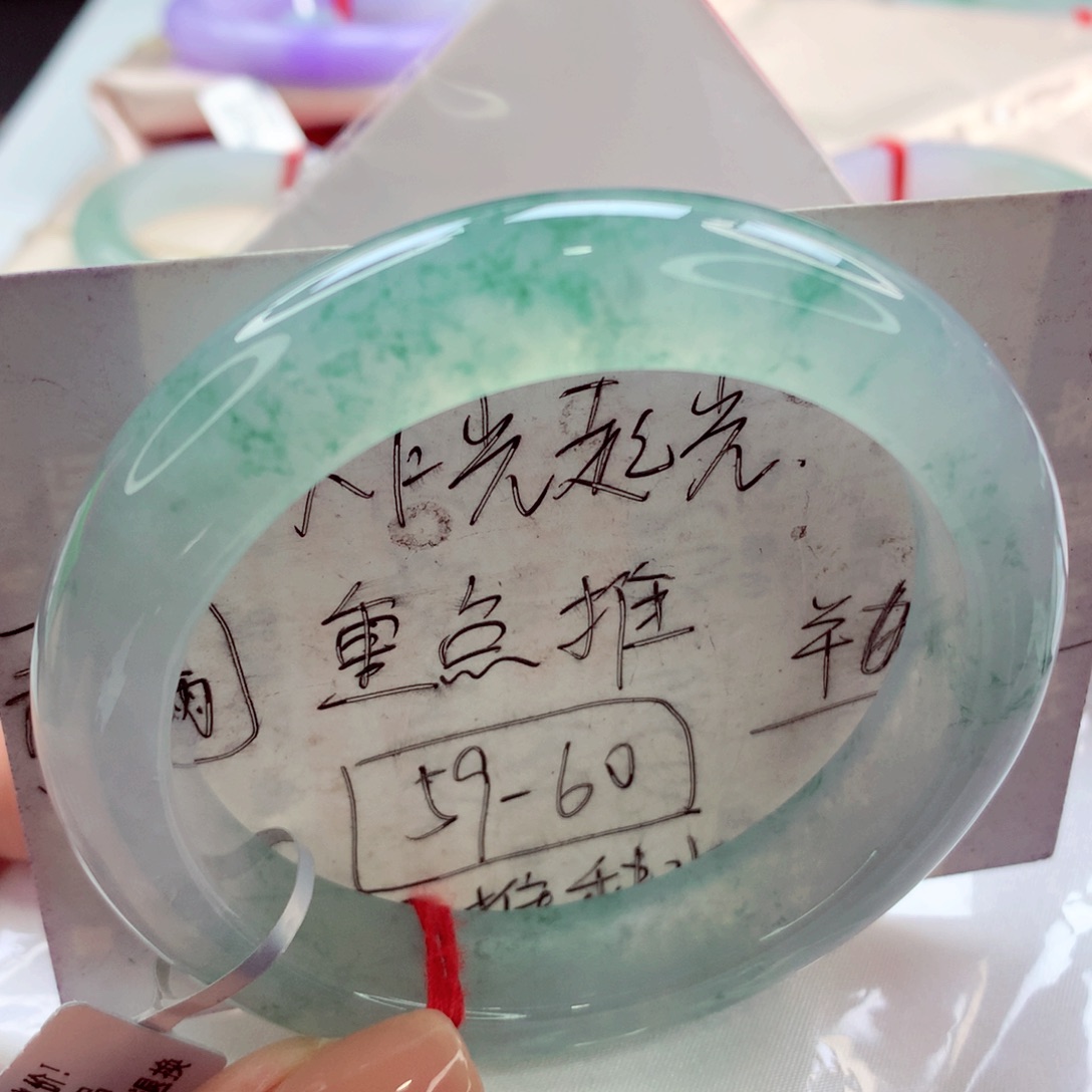 翡翠手镯未镶嵌师妹
