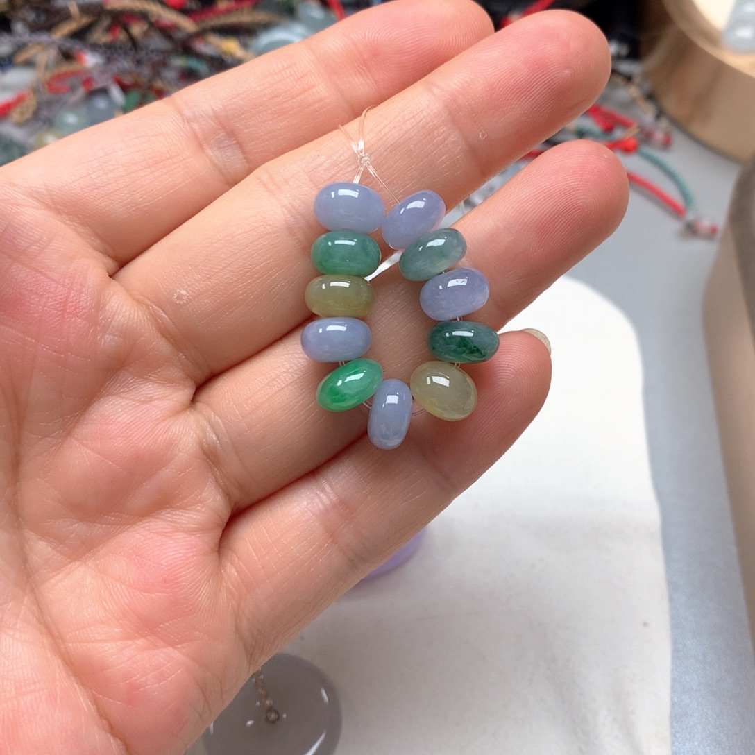 咸***人翡翠未镶嵌颈饰翡翠单珠