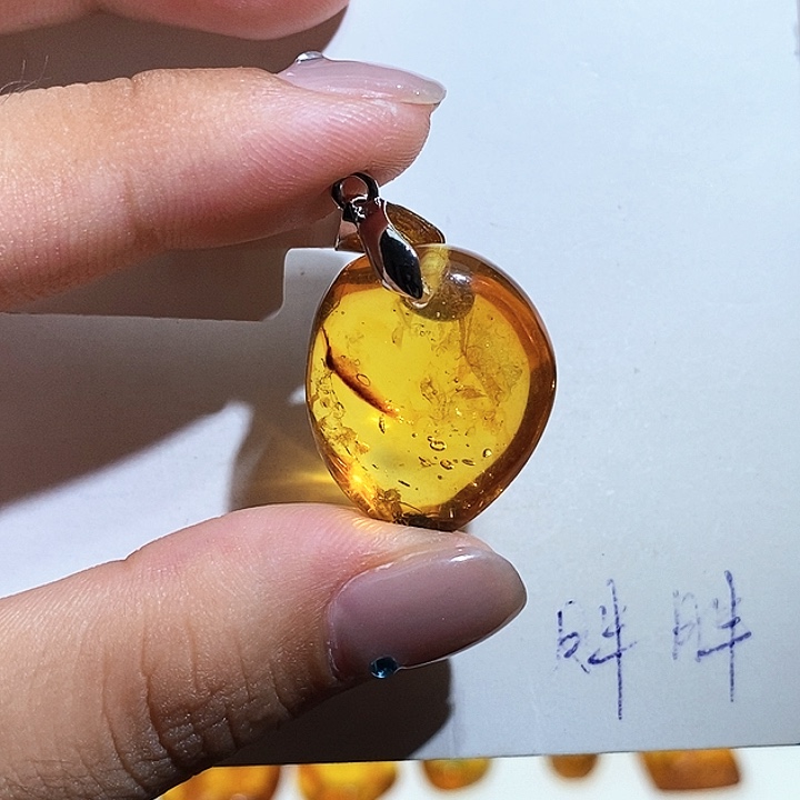 未镶嵌颈饰琥珀琥珀虫珀吊坠