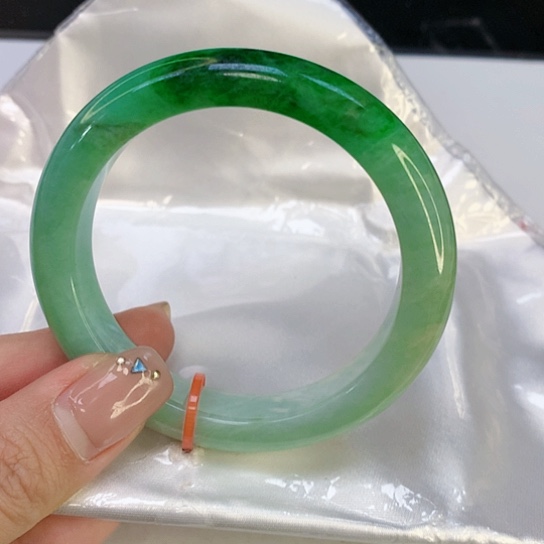 翡翠手镯未镶嵌天然翡翠A货449