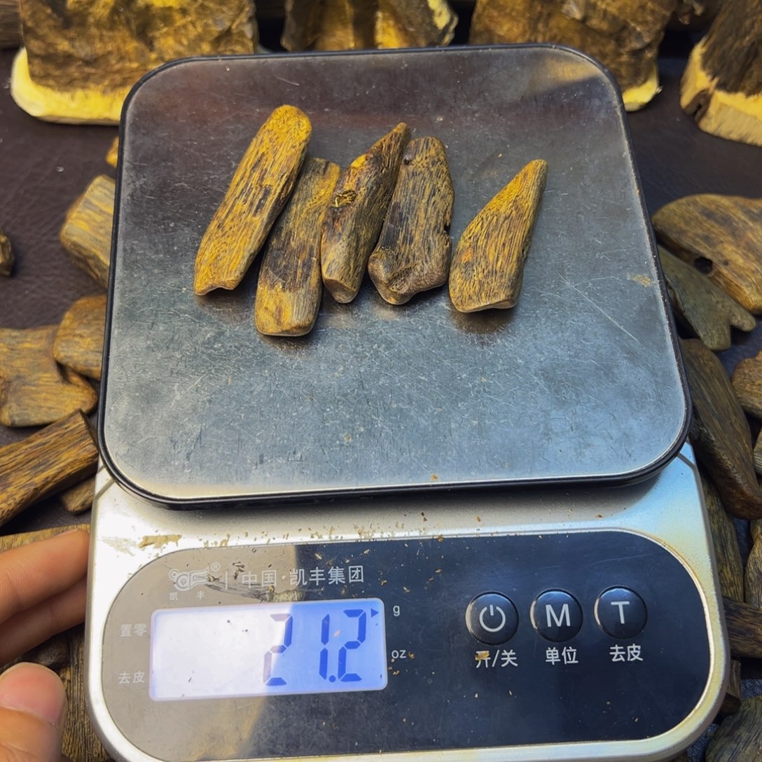 龙***腾沉香沉香碎屑乌身