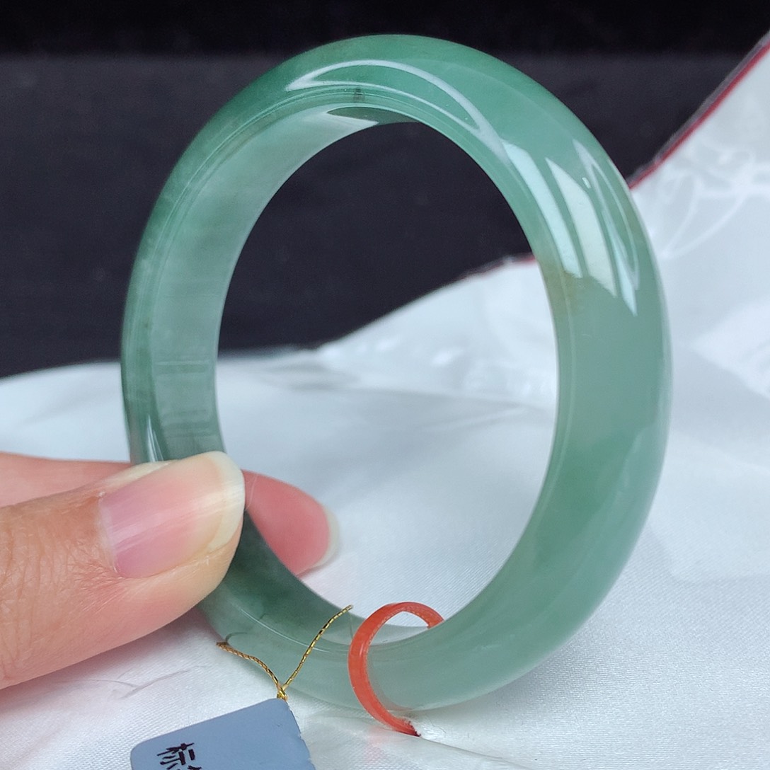 翡翠手镯未镶嵌是**呀54圈3258