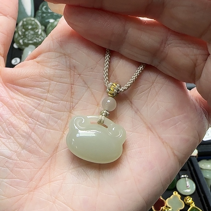 颈饰未镶嵌和田玉