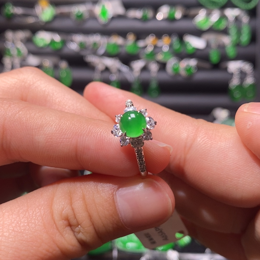 翡翠戒指18K金镶嵌天然翡翠