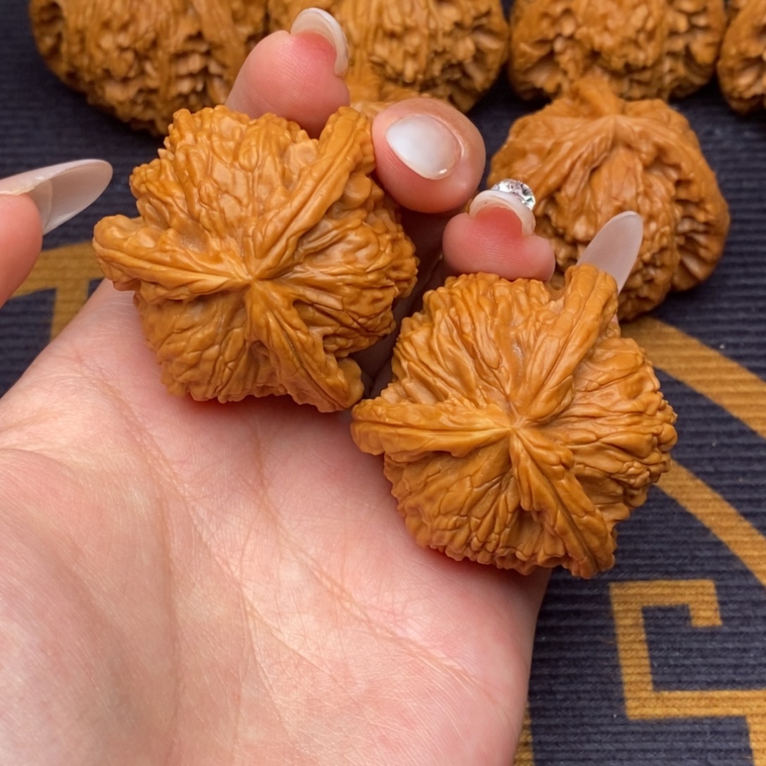 d***h文玩核桃吊坠白狮子正奔