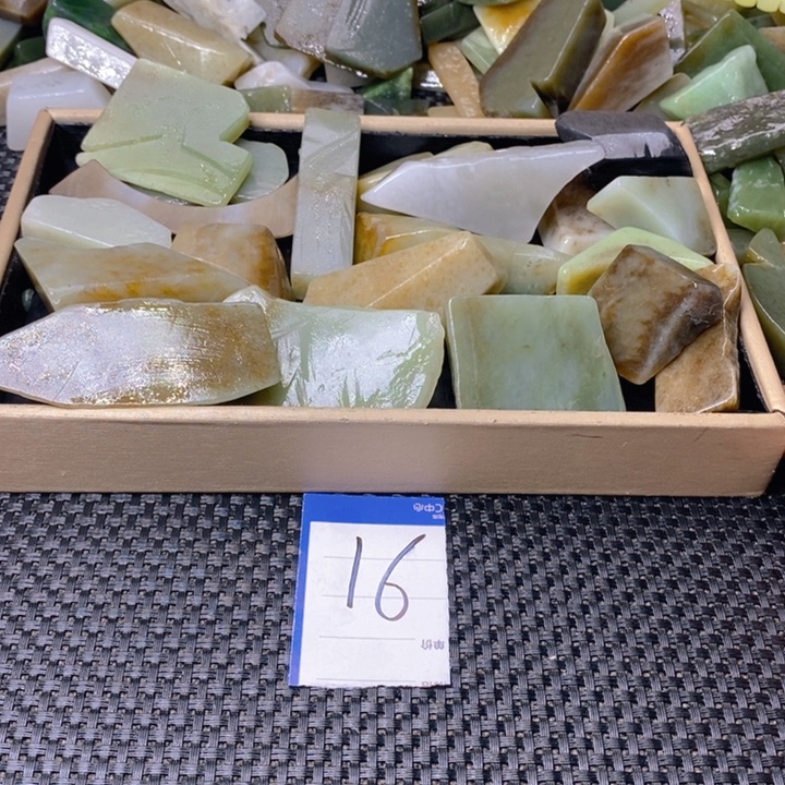 蛇纹石玉珠宝半成品未镶嵌