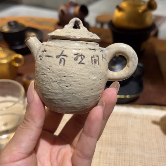 景德镇鱼和熊手工陶艺