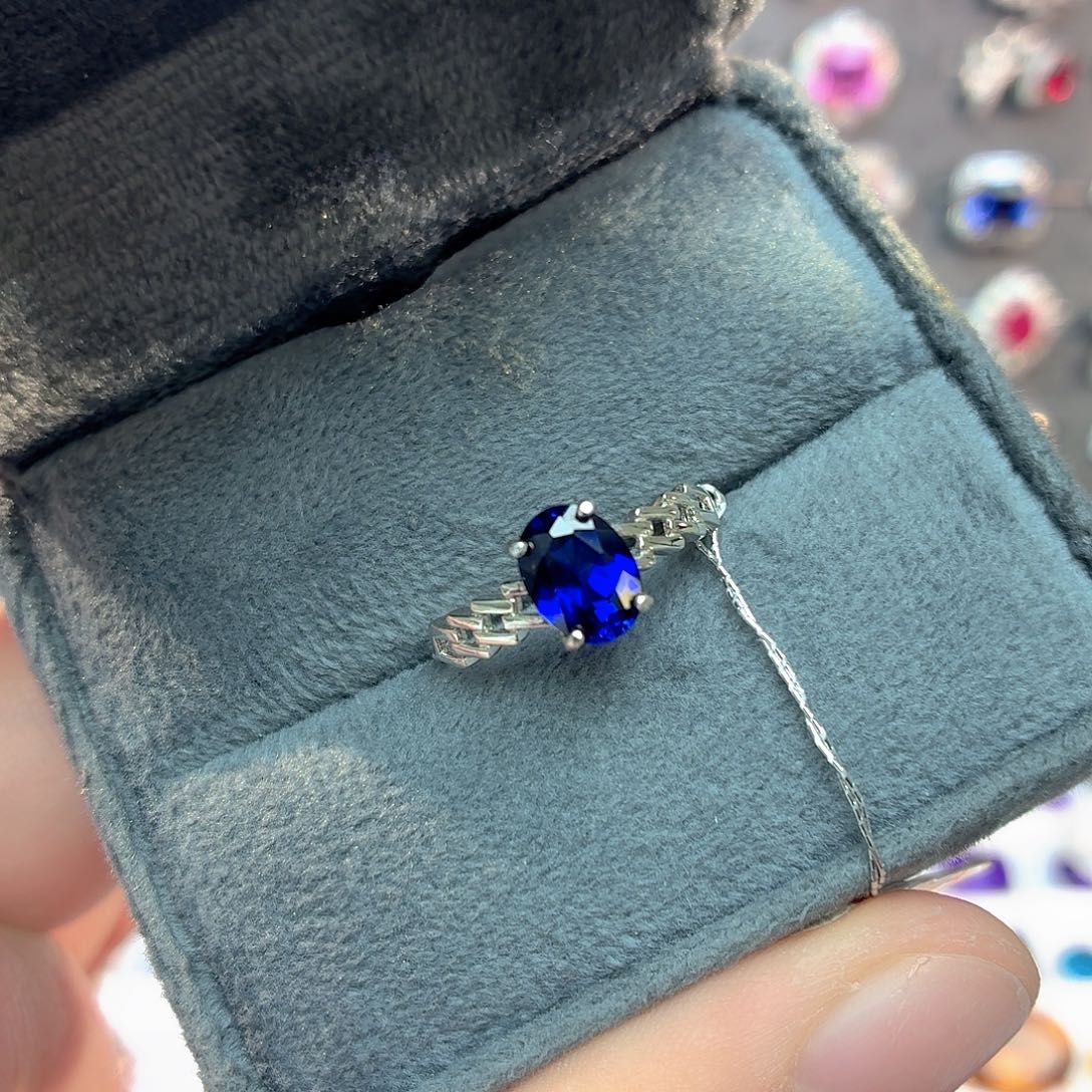 925银培育皇家蓝色宝石