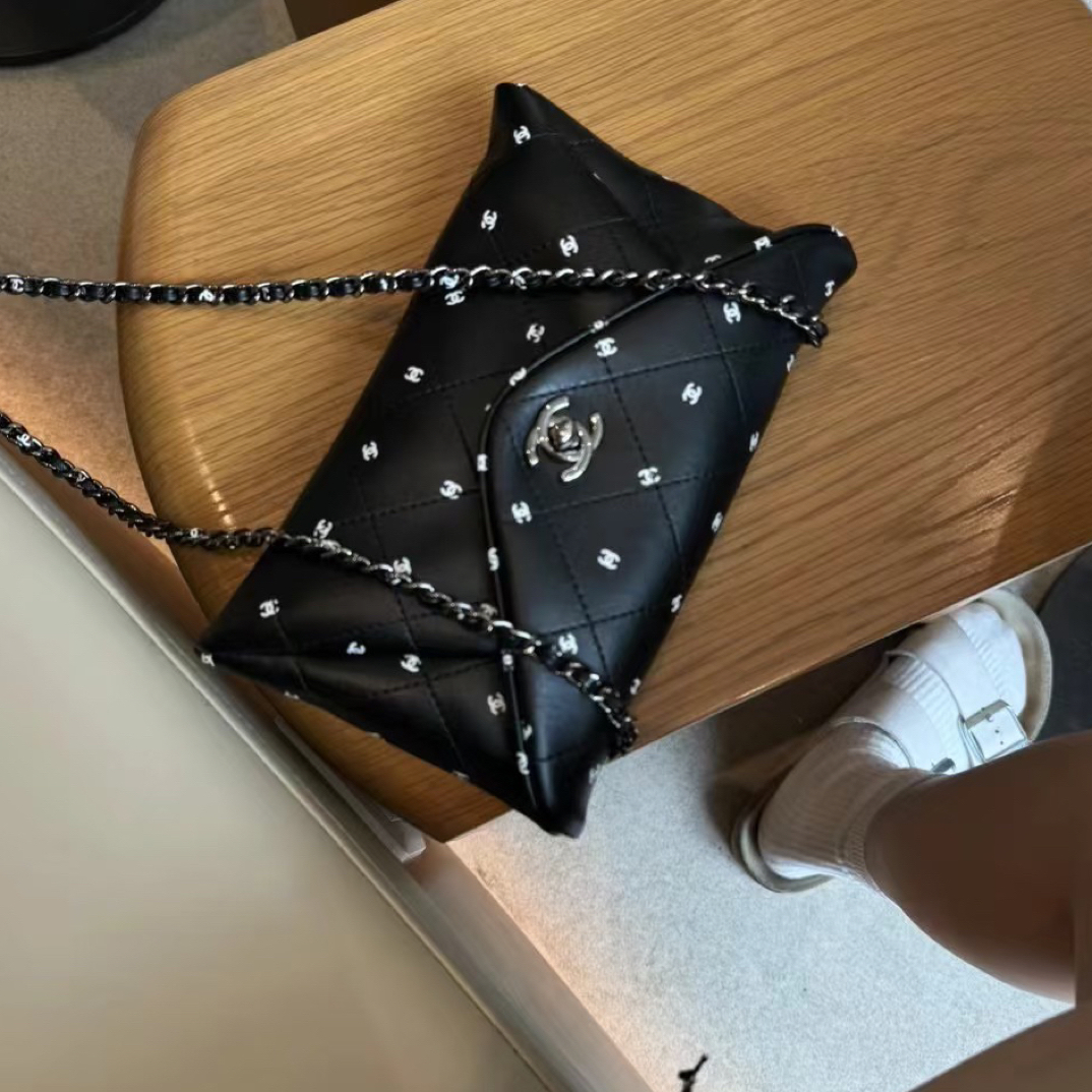 95新 Chanel/香奈儿 22p黑白满天星CC信封包98新