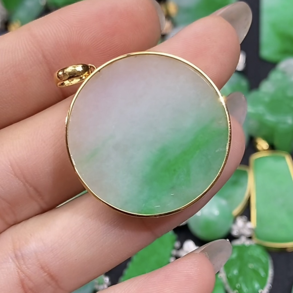 缅甸翡翠A货18k金镶嵌白底青圆无事牌