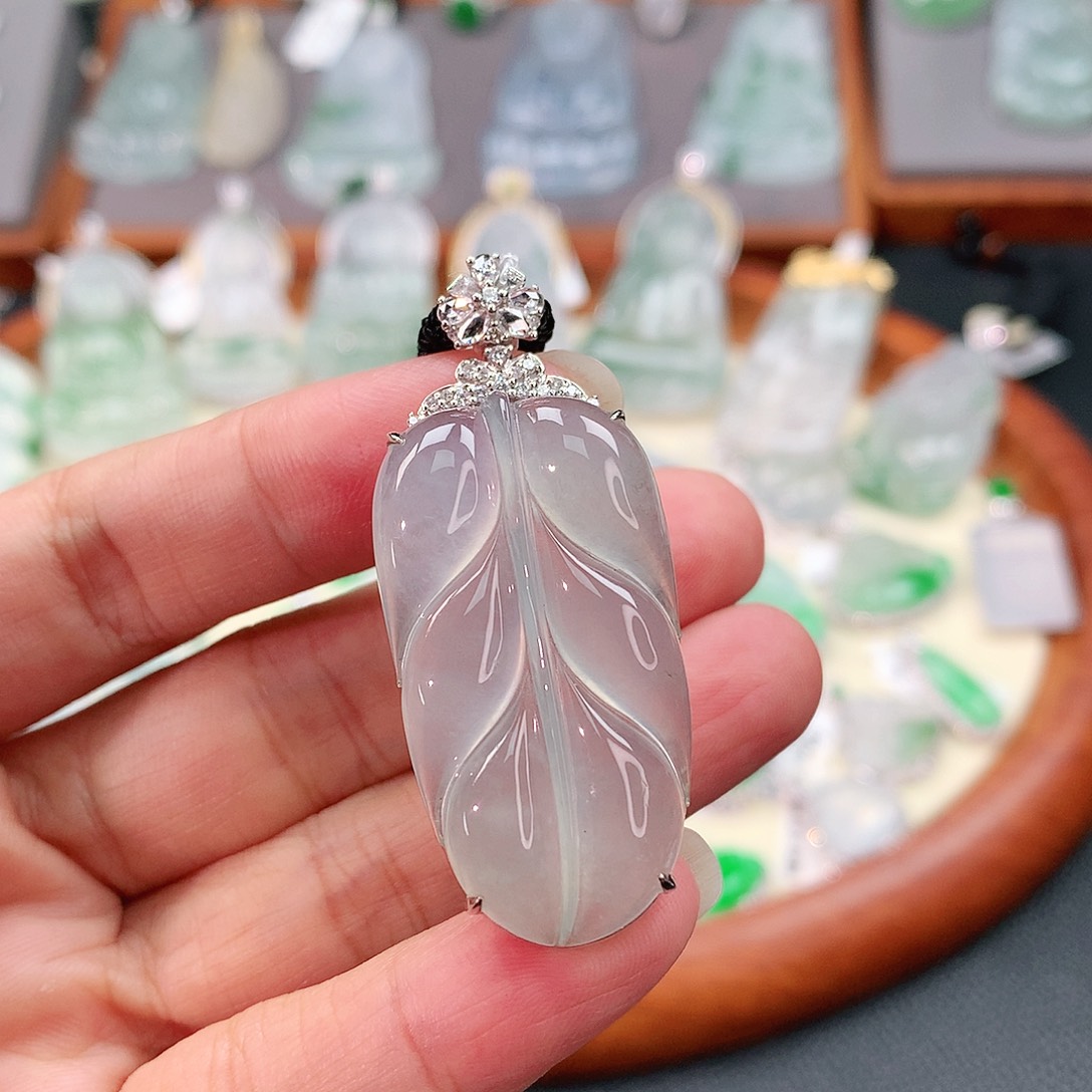 颈饰18K金镶嵌翡翠叶子