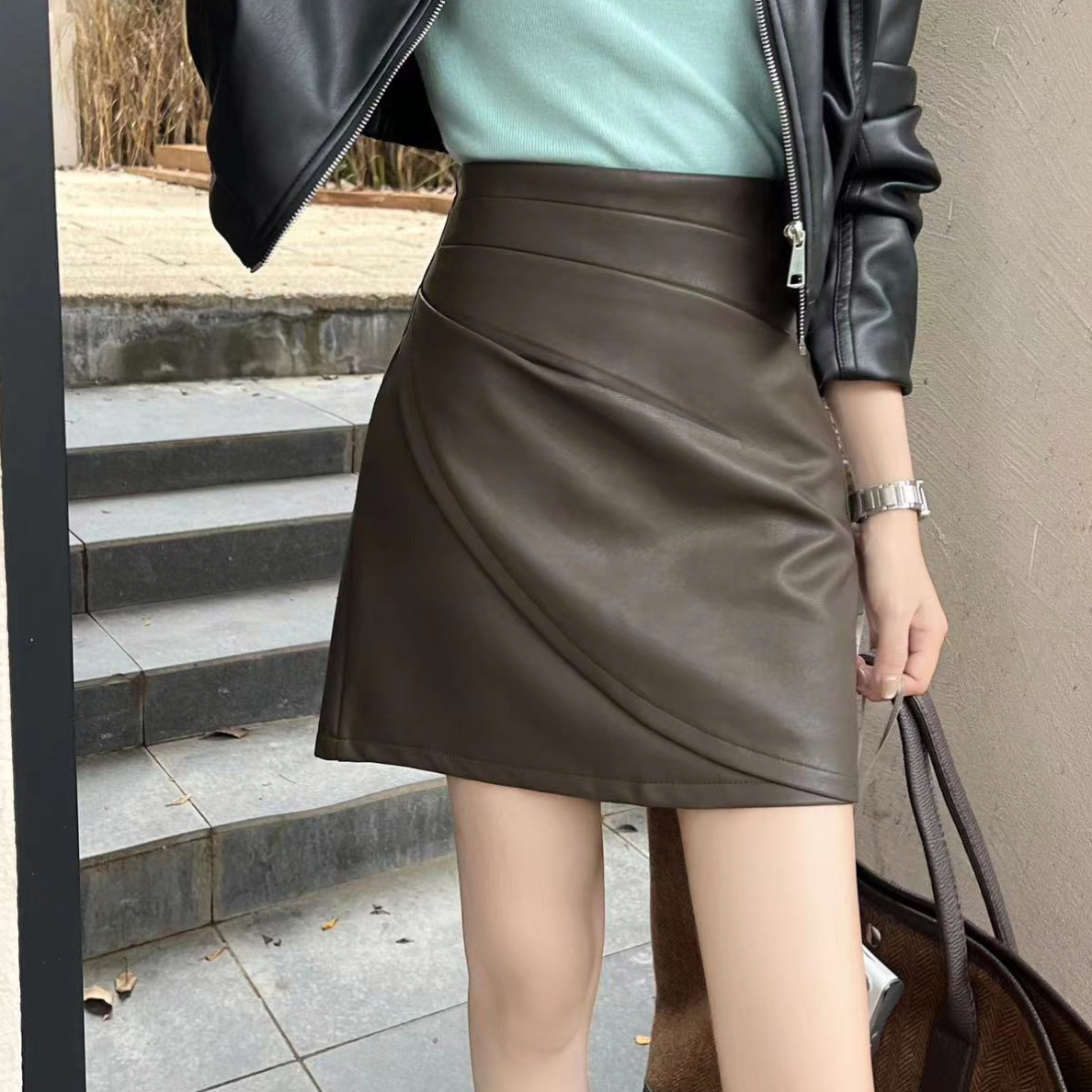 不规则咖色PU皮半身裙女秋季2025新款气质高腰显瘦包臀短裙A字裙