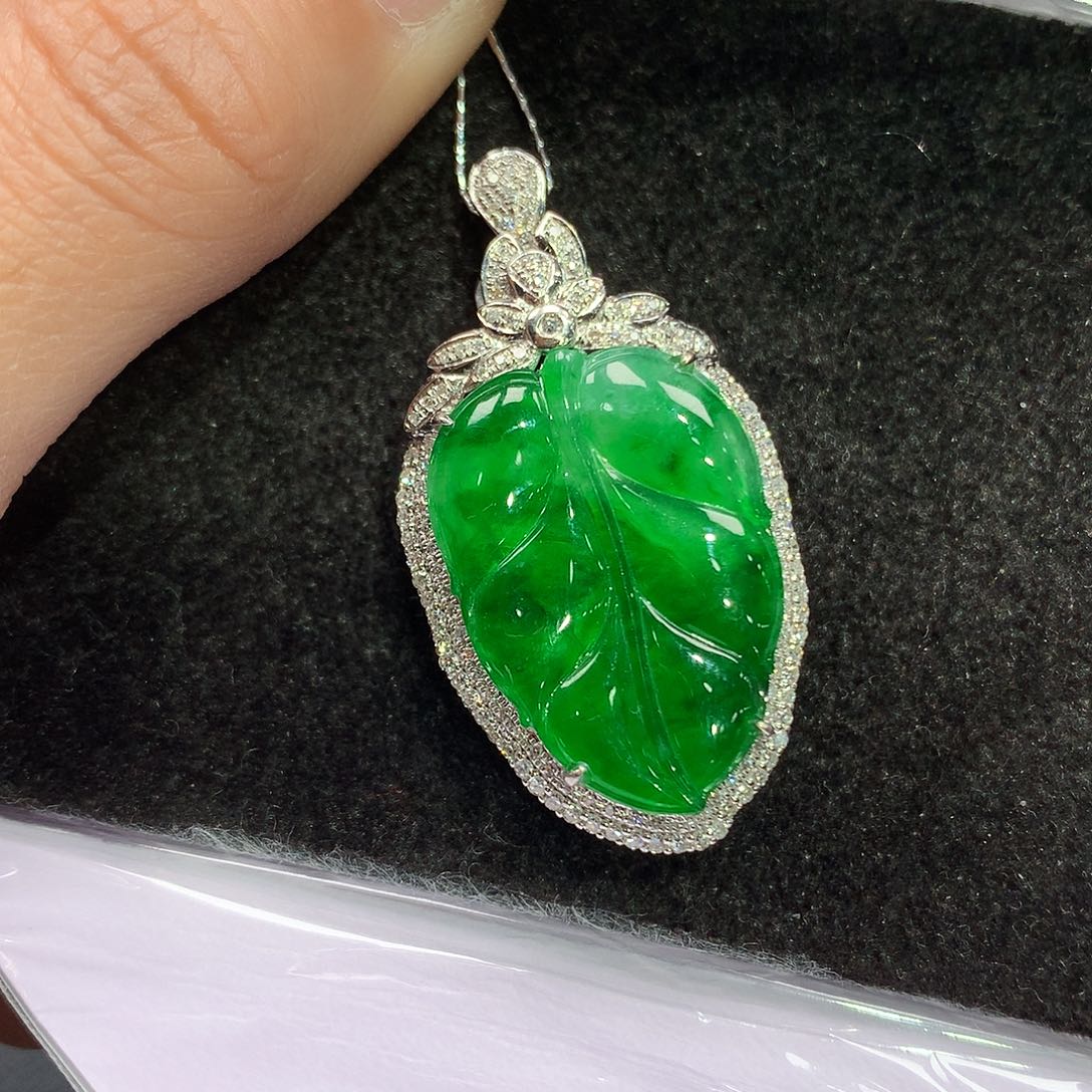 翡翠吊坠(赠链)18K金镶嵌