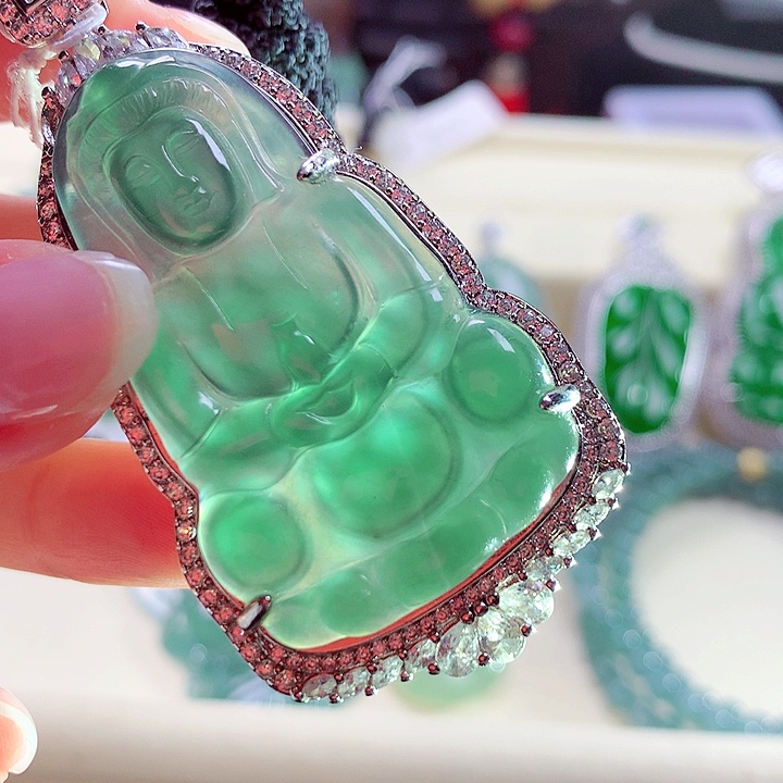 翡翠颈饰未镶嵌天然