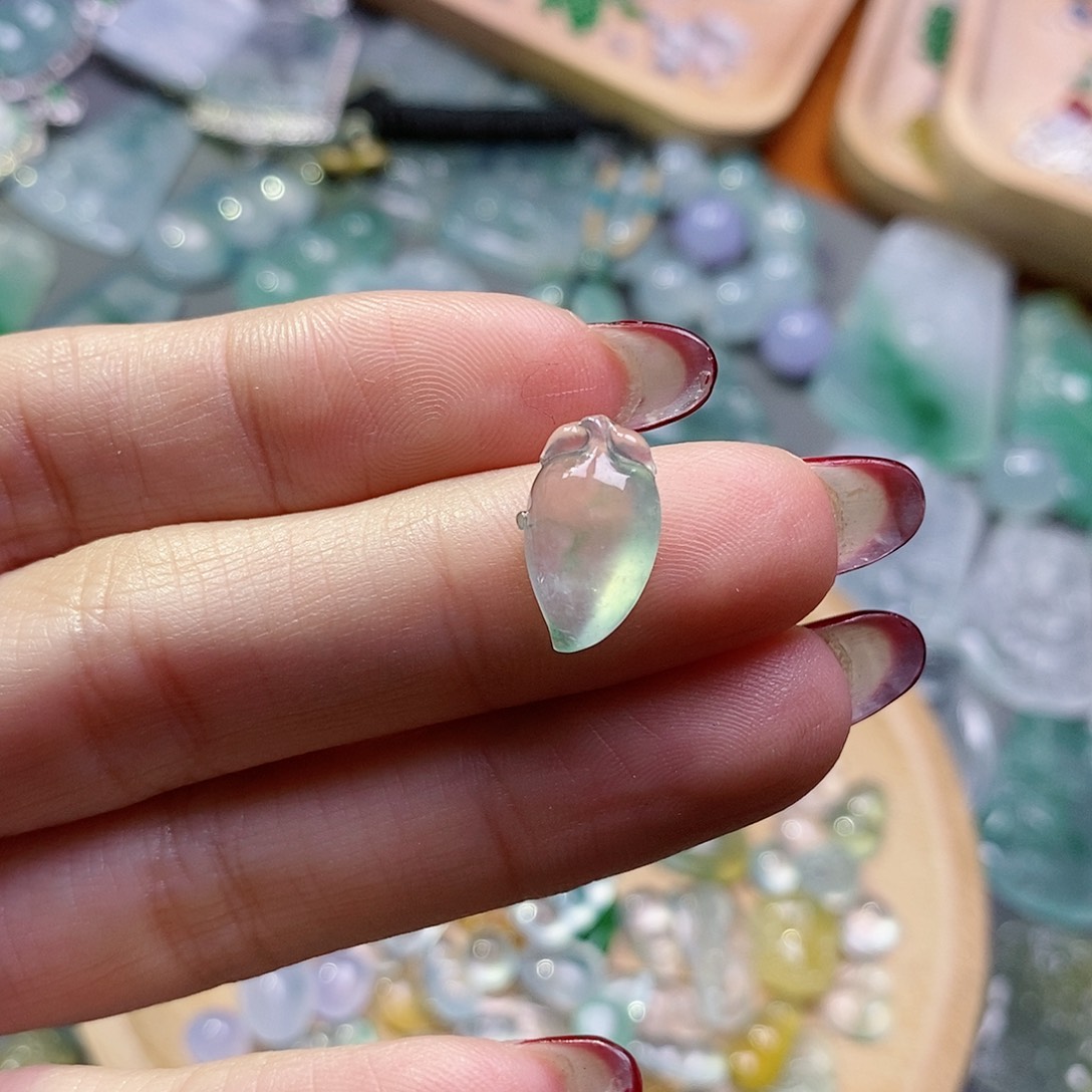 翡翠颈饰未镶嵌翡翠