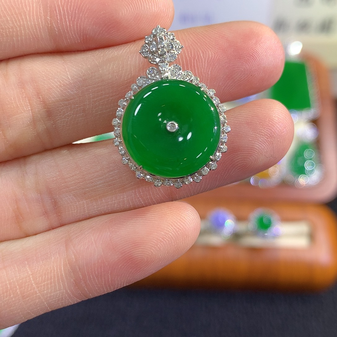 翡翠18K金镶嵌吊坠(不含链)