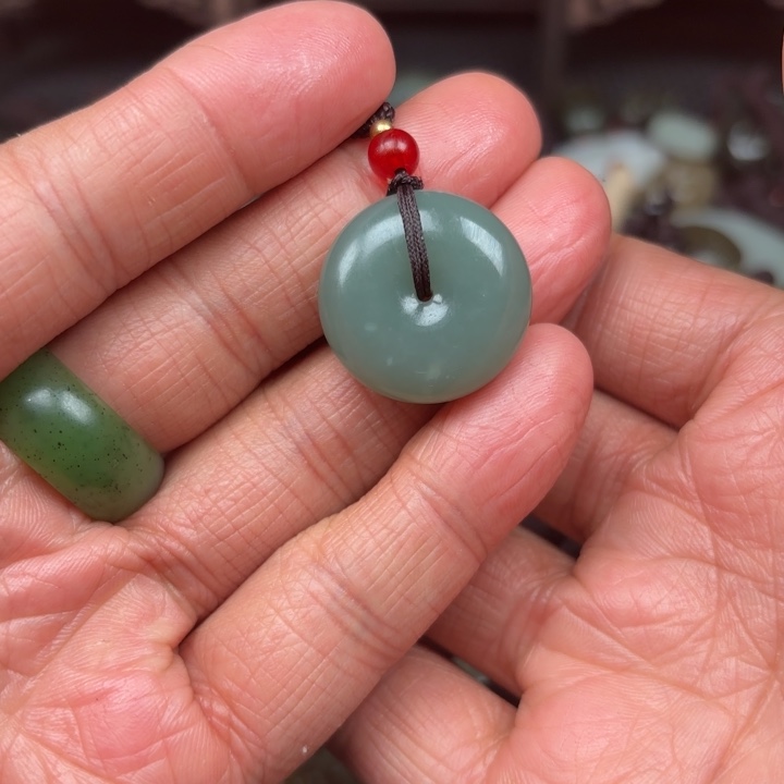 和田玉吊坠未镶嵌