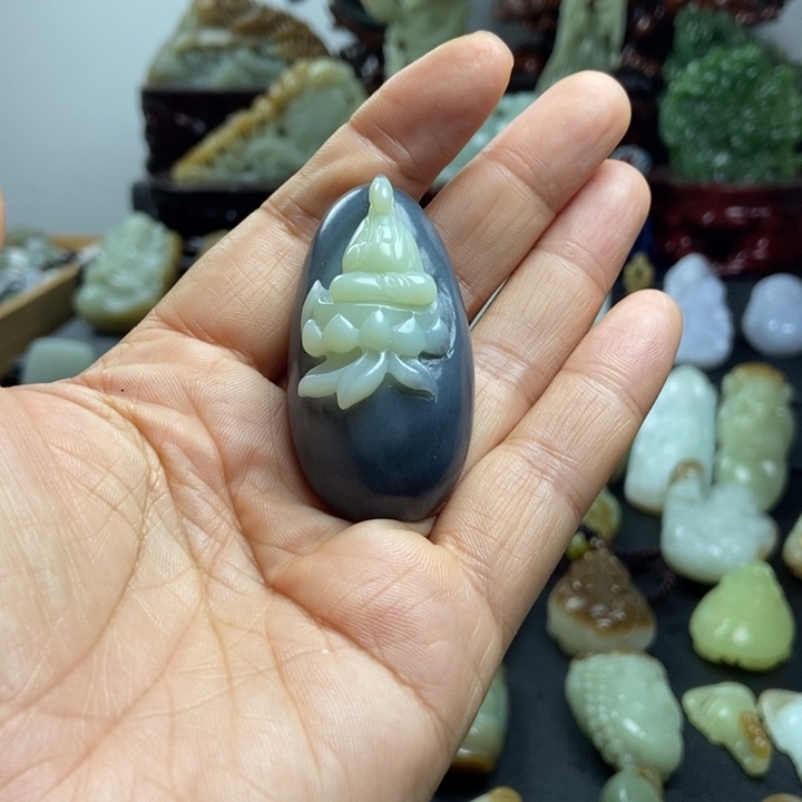 亲***和田玉未镶嵌挂件