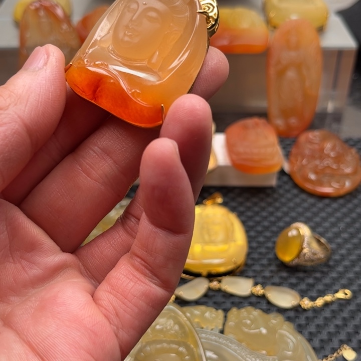 石英质玉颈饰银S925镀金镶嵌卑**罪