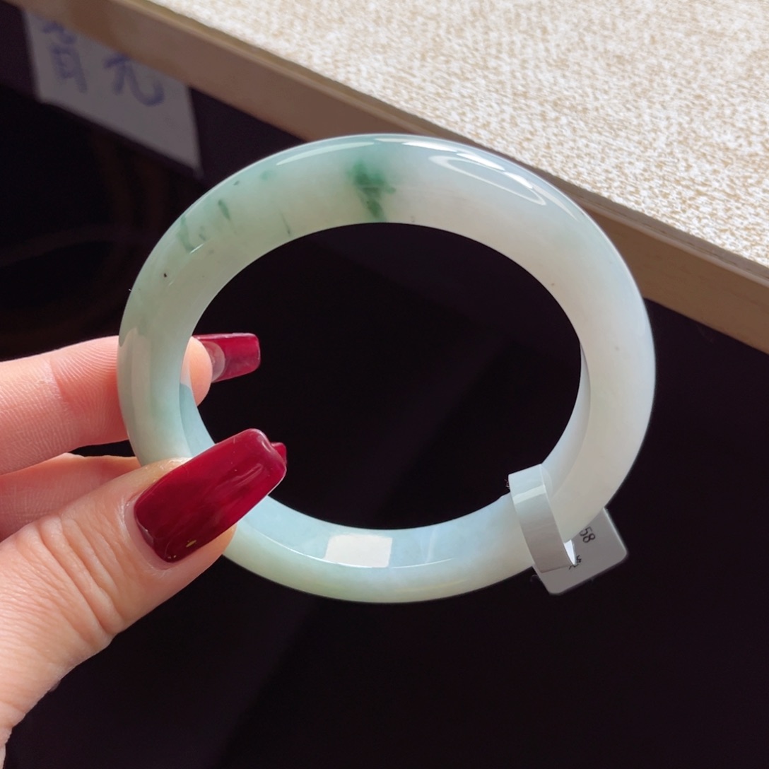 翡翠手镯未镶嵌手镯