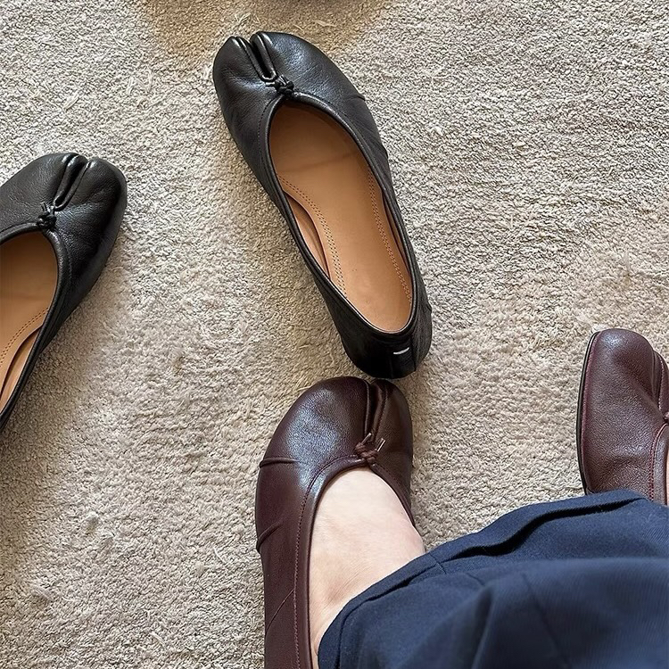 对版褶皱分趾鞋女2025春新款猪蹄tabi芭蕾舞单鞋羊皮浅口平底鞋