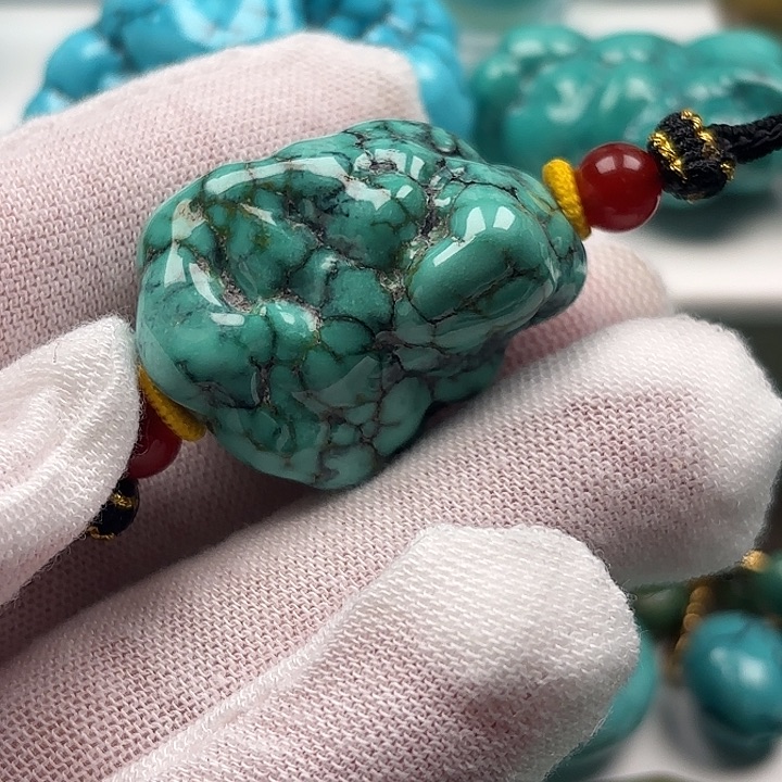 陆***陆绿松石未镶嵌珠宝奇石