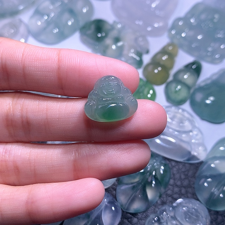 【闪购商品】翡翠颈饰未镶嵌佛