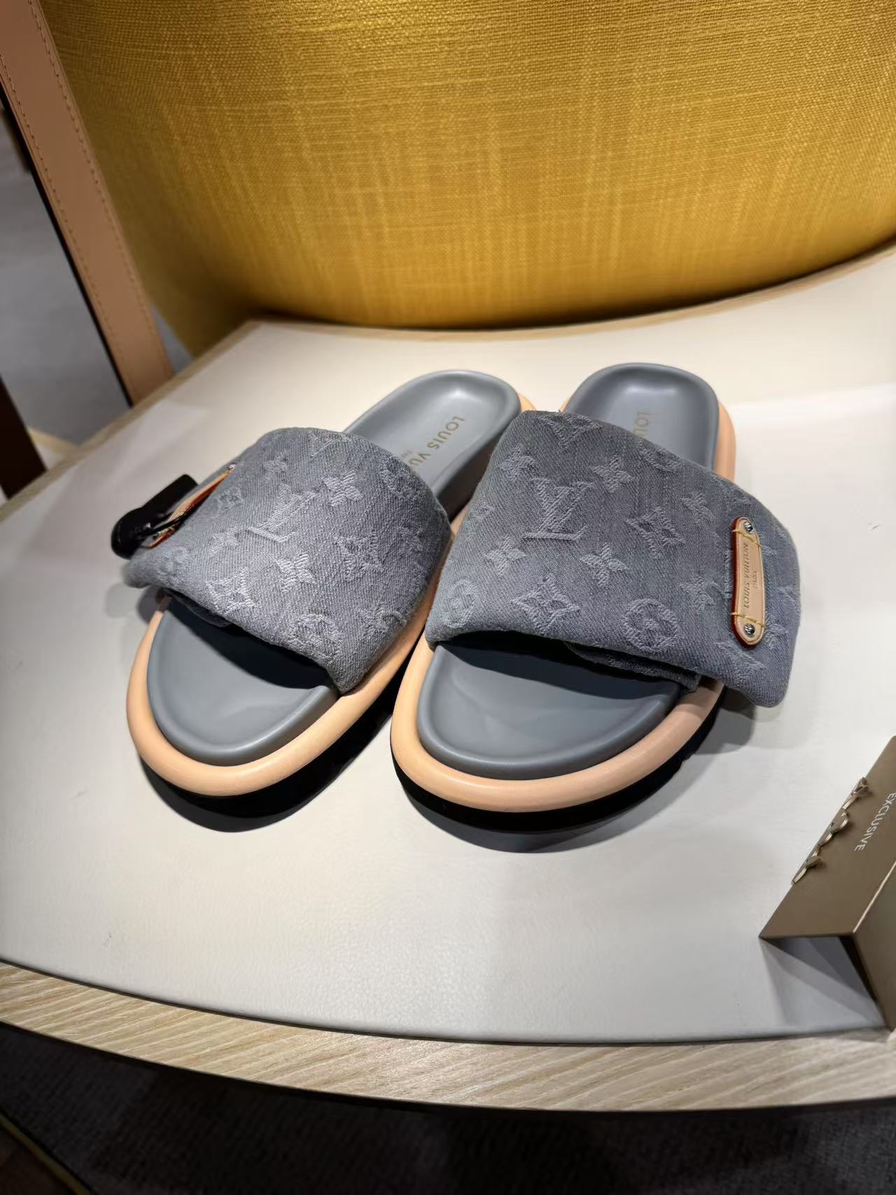 未使用 LouisVuitton/路易威登 LV 牛仔色拖鞋