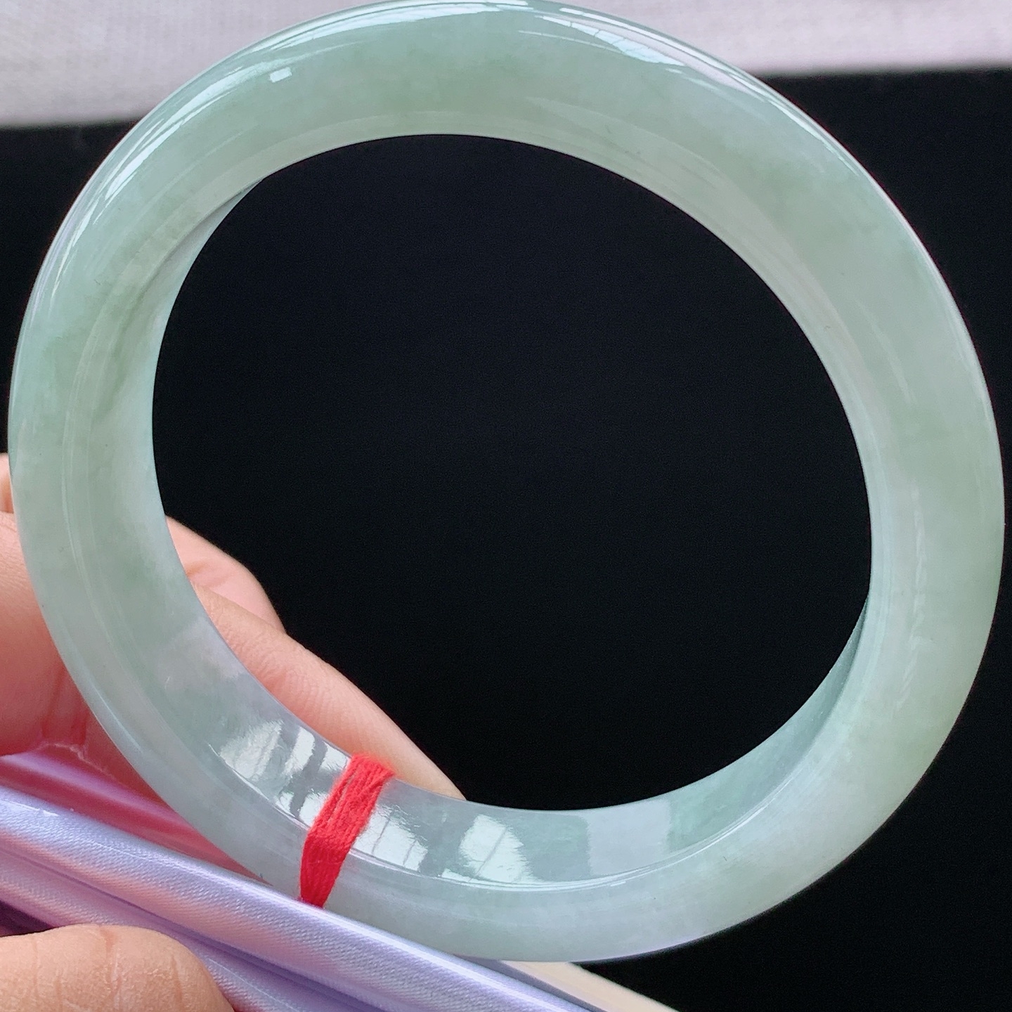 55.7/12.7/8.2，正圈55/56，冰晴底，老种明亮，光泽冰润