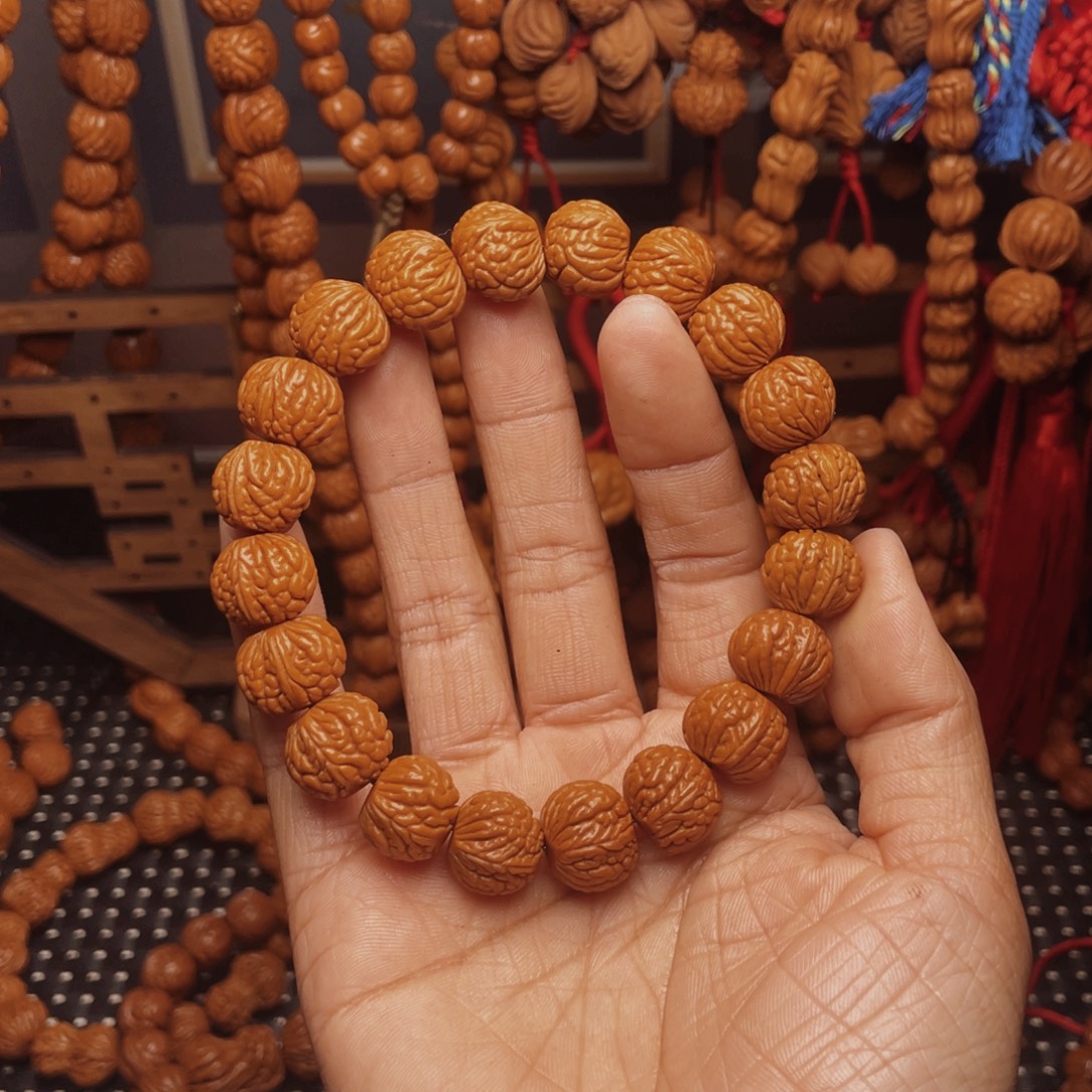 木质类龙纹桃枭挂件