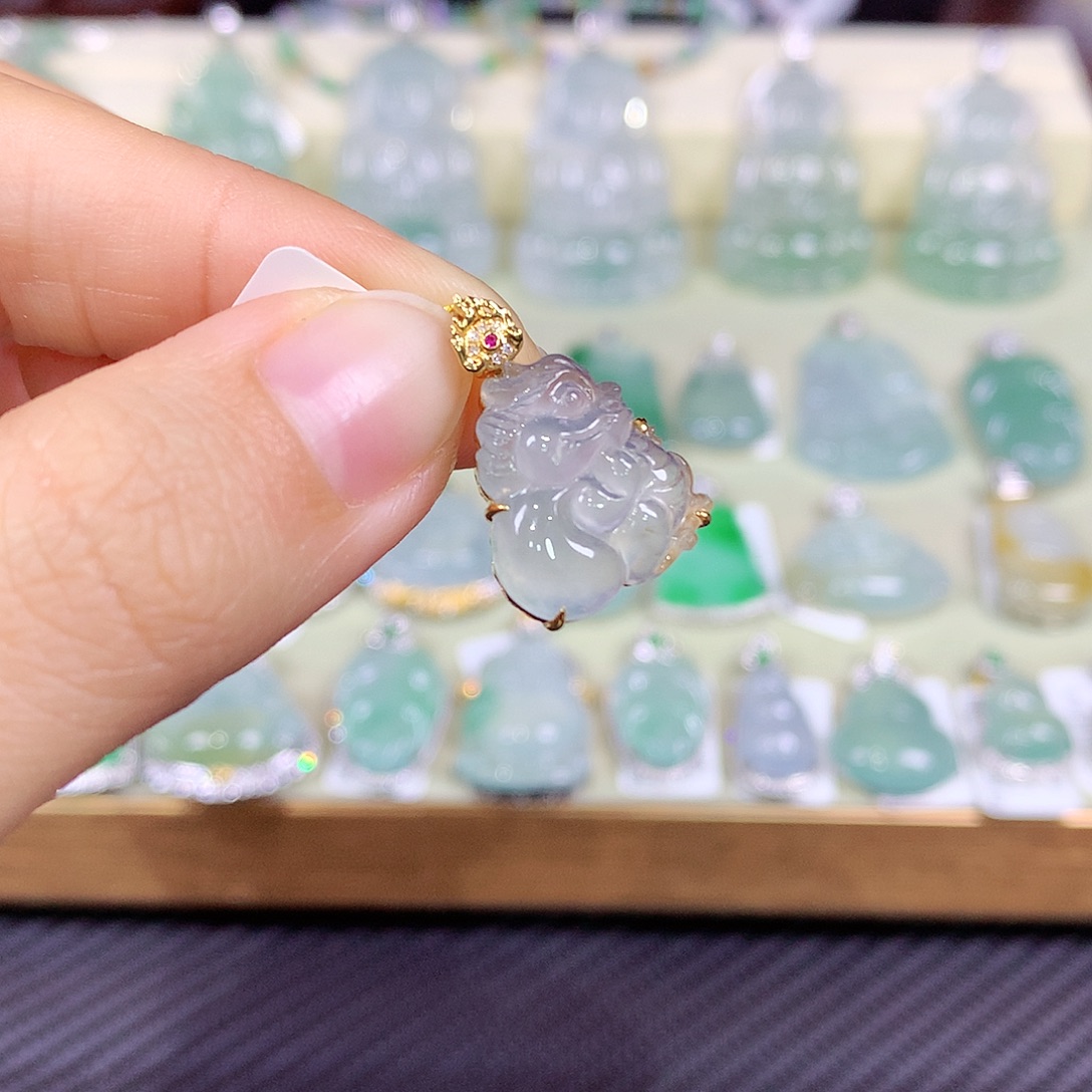 翡翠18K金镶嵌颈饰一刀切高冰龙宝宝