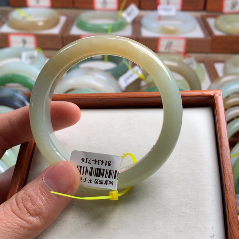 【闪购商品】和田玉手镯未镶嵌53.6