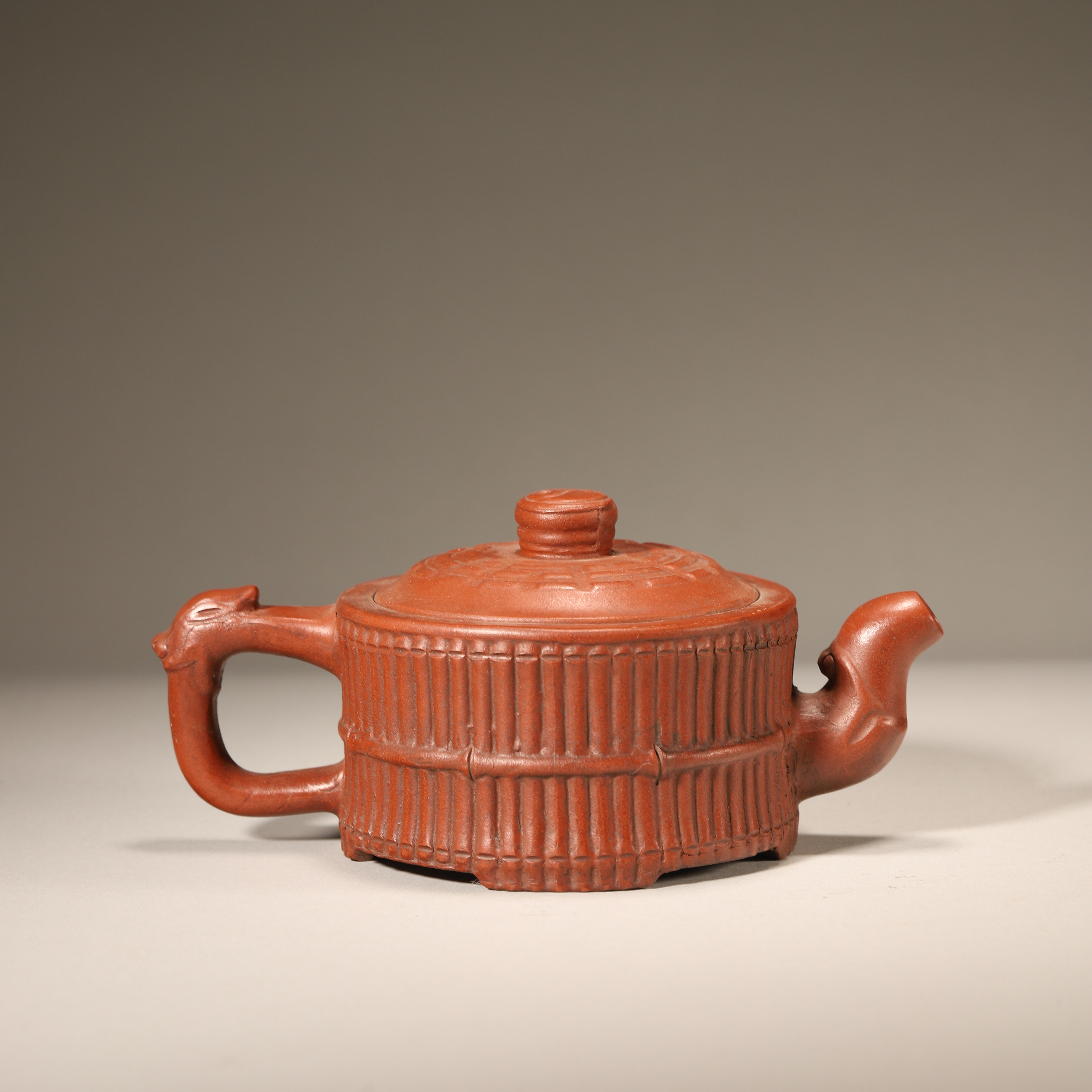 Lot16 紫砂八卦一捆竹壶