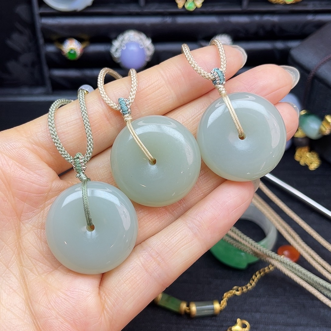 和田玉未镶嵌耳饰