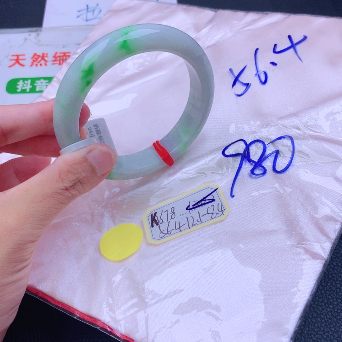 翡翠手镯未镶嵌我