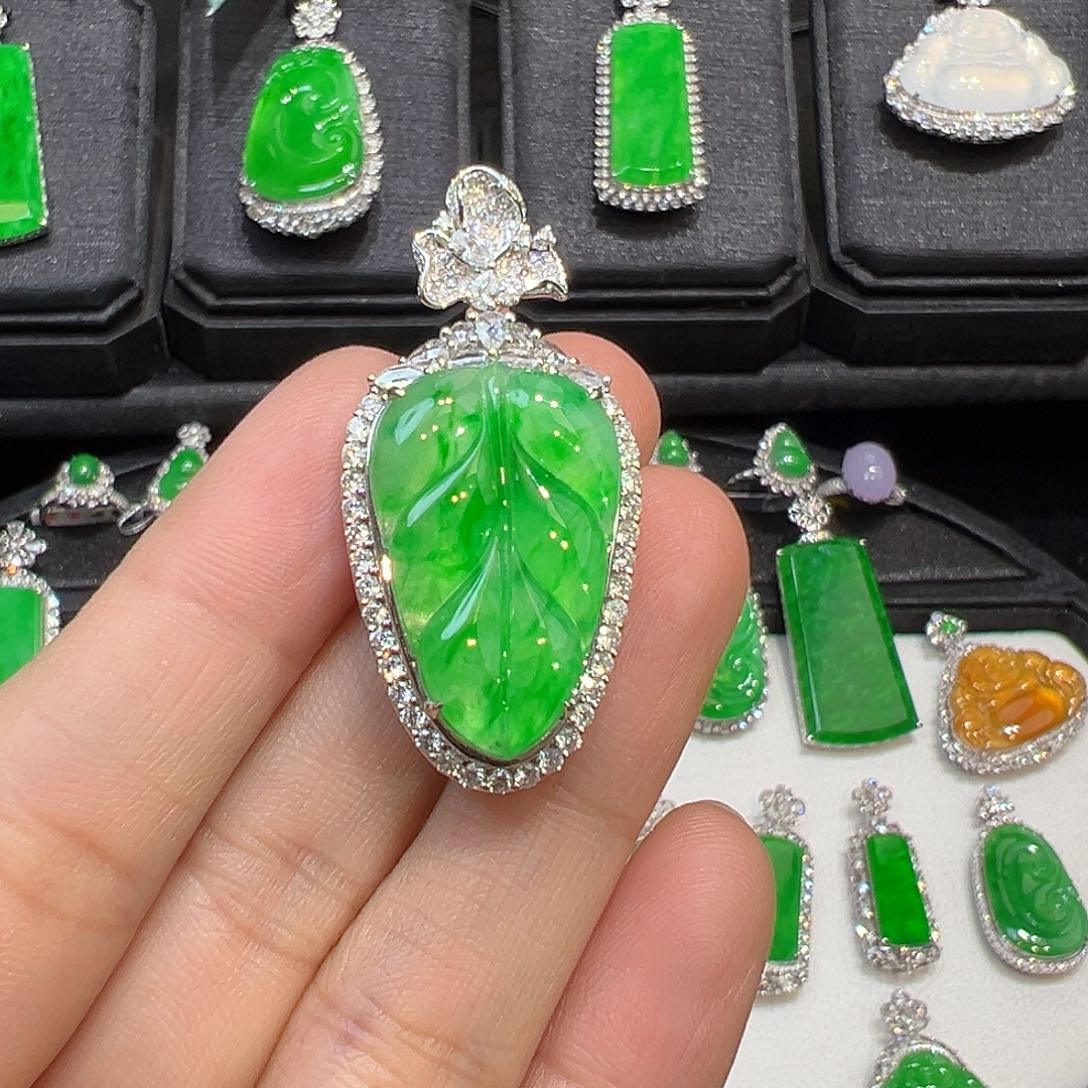 翡翠颈饰18K金镶嵌M****?收到货48小时鉴赏期