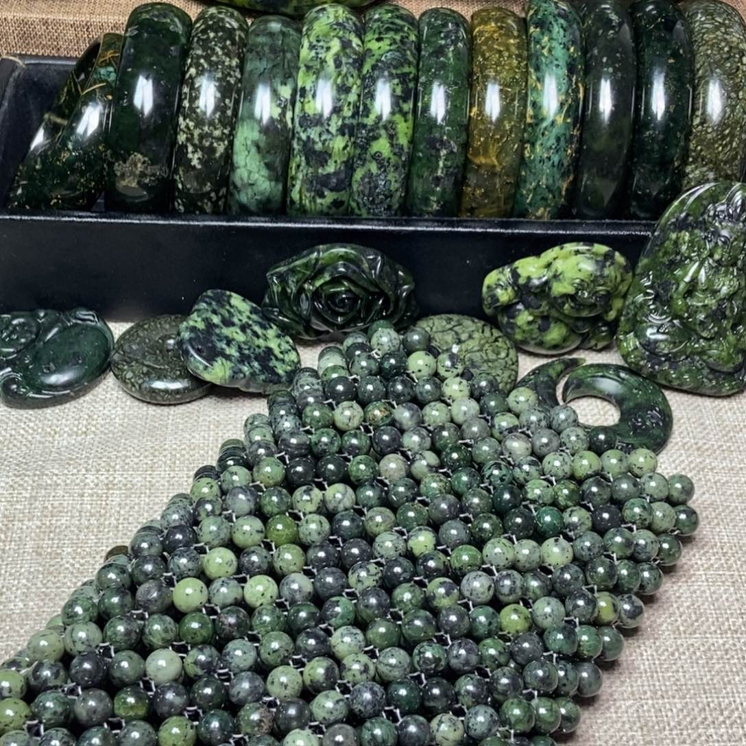 蛇纹石玉颈饰未镶嵌C****B