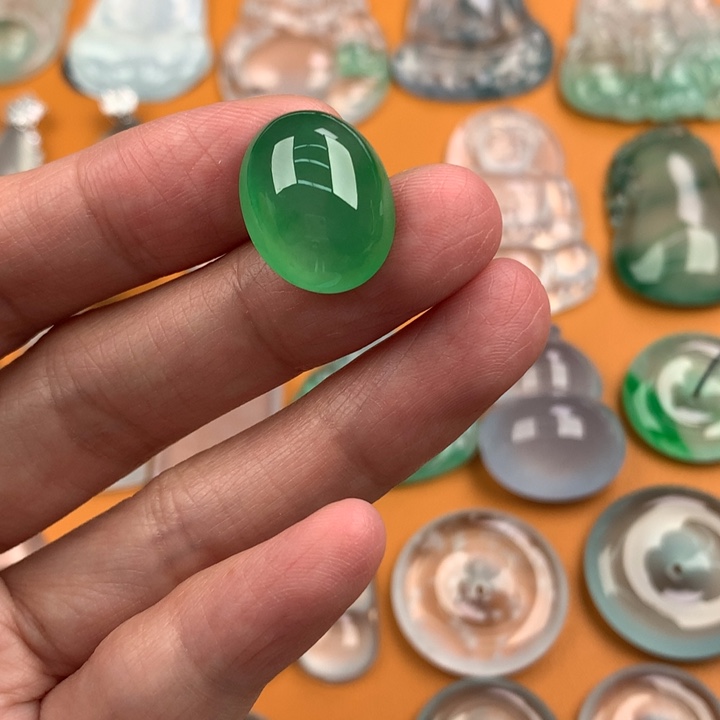 翡翠未镶嵌颈饰….